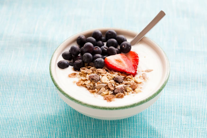 Bowl of greek yoghurt and berries for a healthy weight loss snack